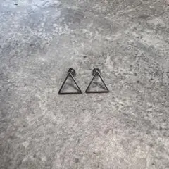 トライアングルピアス