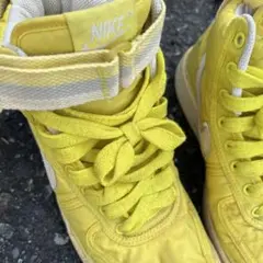 NIKE イエロー ハイカットシューズ