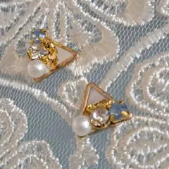 No.222 　三角形ビジューピアス 　ゴールド　 パール　ハンドメイド
