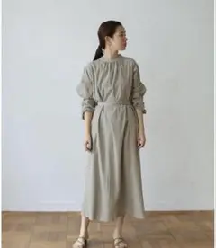 【TODAYFUL】クレープエプロンドレスワンピース グレーベージュサイズ36