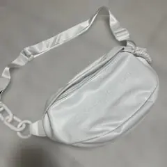 ホワイト 合成皮革 ボディバッグ