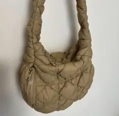 CARLYN バック　ショルダーバッグ　　キルティング　ベージュ