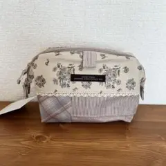 ★新品　未使用★　ポーチ　カントリー風柄　ラミネート加工品　ブルー