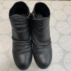 スケッチャーズ　ブラックレザー ジッパーブーツ
