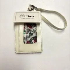 【B3 B-Three】ストラップ付きパスケース 花＆葉っぱ柄 ホワイト