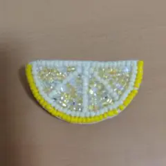 ハンドメイド　ブローチ　レモン