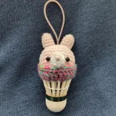 ウサギのあみぐるみ　シャトルキーホルダー　　　　ピンク　組み合わせも可