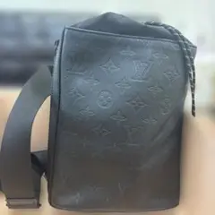 Louis Vuitton Shadow チョークスリングバッグ