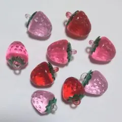 プラスチック いちご チャーム トリプルカラー 9個 1セット 変更・増量可