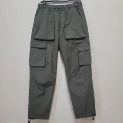カーゴパンツ　カーキ　カジュアルパンツ