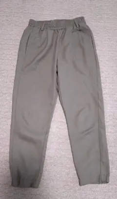 Pipue de Pique しまむら カーキパンツ