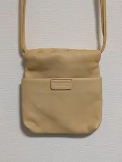 ベージュ ショルダーバッグ