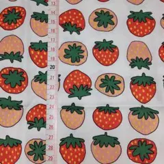 シーチング イチゴ 110cm×100cm