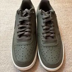 NIKE オリーブ ローカットスニーカー