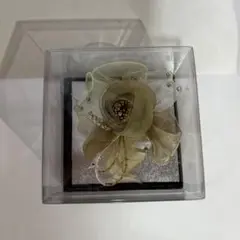 シフォン花モチーフブローチ　コサージュ　茶色　ベージュ　箱付き　飾り　大人　母