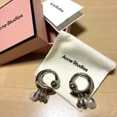 Acne Studios シルバー×フェイクパールピアス21FW 2025年最新】acneStudios ピアスの人気アイテム - メルカリ