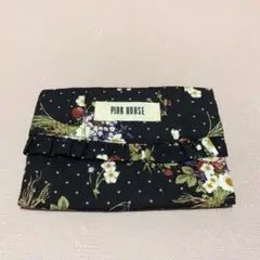 ピンクハウス・黒地の白いお花の花束の ティッシュケース…