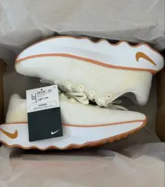 Nike スニーカー モティバ DV1238-107