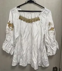 axes femme ディズニー アラジンコラボ 刺繍プルオーバーブラウス 白
