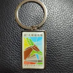 【新品・匿名】JRA 札幌競馬場 2014年グランドオープン記念 キーホルダー 新品・匿名配送】JRA 競馬 馬 札幌競馬場メタルレザー風