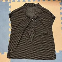 ノースリーブシャツ 黒と白のパターン