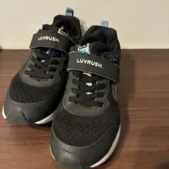 LUVRUSH. ブラックスニーカー ベルクロ付き