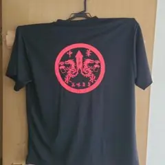 ドラゴンとビールのグラフィックTシャツ