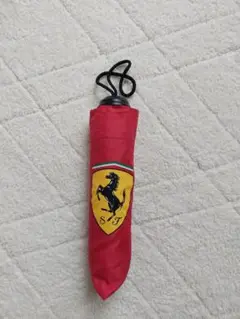 【最終価格】Ferrariフェラーリ ロゴ入り 折りたたみ傘　赤　レッド