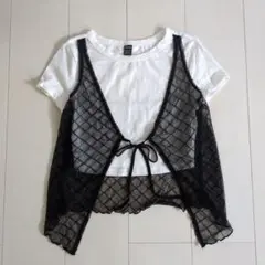 ホワイトTシャツ×ブラックメッシュビスチェ　レイヤード