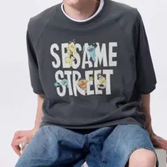GU ジーユー　スウェT セサミストリート　メンズ　S グレー　半袖　Tシャツ