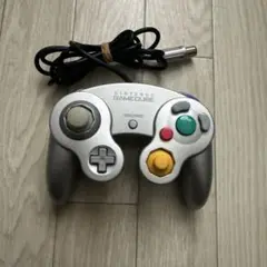 ゲームキューブ　コントローラー　シルバー