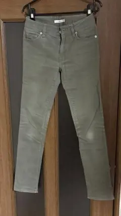 Comfort basic. オリーブグリーン スキニーパンツ