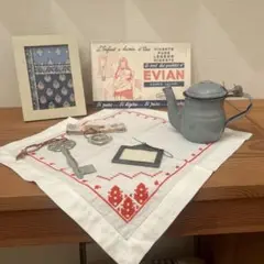 アンティーク風ティーポットとフランスアンティーク刺繍マットキーホルダーミニ額雑貨