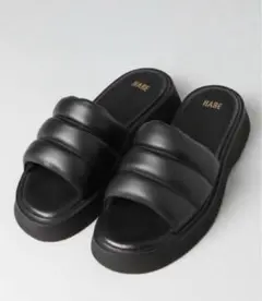 HAREのヒールアップサンダル