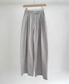 AMOMENTO three tuck banding pants grey