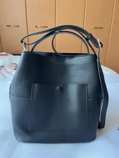 ブラックバケットショルダーバッグ