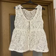 しまむら　レースコード刺繍ベスト