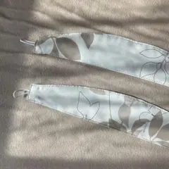 カーテン止め２つ