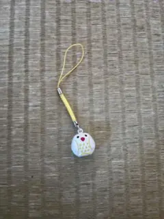ふくろう ストラップ 白と黄色