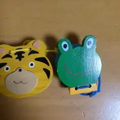 木製トラとカエルの知育玩具