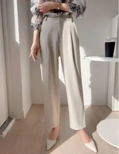 ベージュ ハイウエスト スラックス　オフィス　パンツ