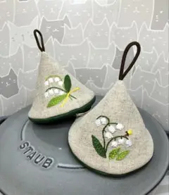handmade三角ミトン スズラン