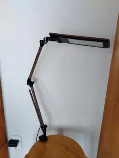 koizumi デスクライト　クランプ式　LEDスタンド