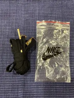 ナイキNIKEエアフォース1 靴ひもゴールド黒