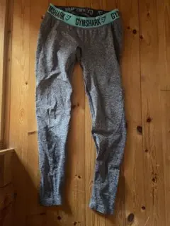 GYMSHARK グレー レギンス DRY素材