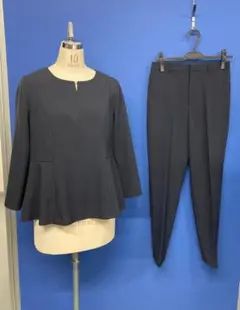 ネイビー ペプラムトップス & パンツセットアップ　M　A-18