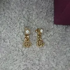 希少 GUCCI パール ロゴ ピアス