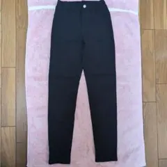 GU　150cm　黒ロングパンツ　生地伸縮あり ウエストゴム ボタン付き