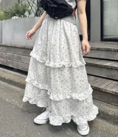 フリルティアード ロングスカート 小花柄 SOLLON