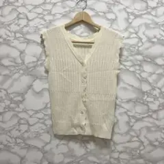 【VIS】透かし編み ニットベスト オフホワイト スカラップデザイン Fサイズ